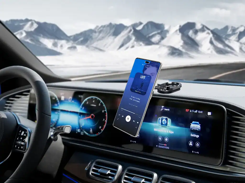 Controle de celular para carro com suporte ajustável para uso seguro e conectado na tela do painel. Compatível com smartphones, oferece praticidade, segurança e tecnologia durante a condução.