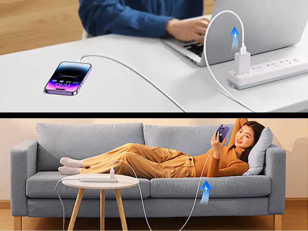 Carregador portátil para celular conectado à tomada em ambiente interno e pessoa relaxando no sofá enquanto usa o smartphone, promovendo praticidade e conveniência.
