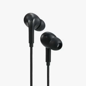 Fones de ouvido in-ear pretos com cabos de nylon trançado, ideais para música, chamadas e exercícios físicos, oferecendo conforto e qualidade sonora premium.