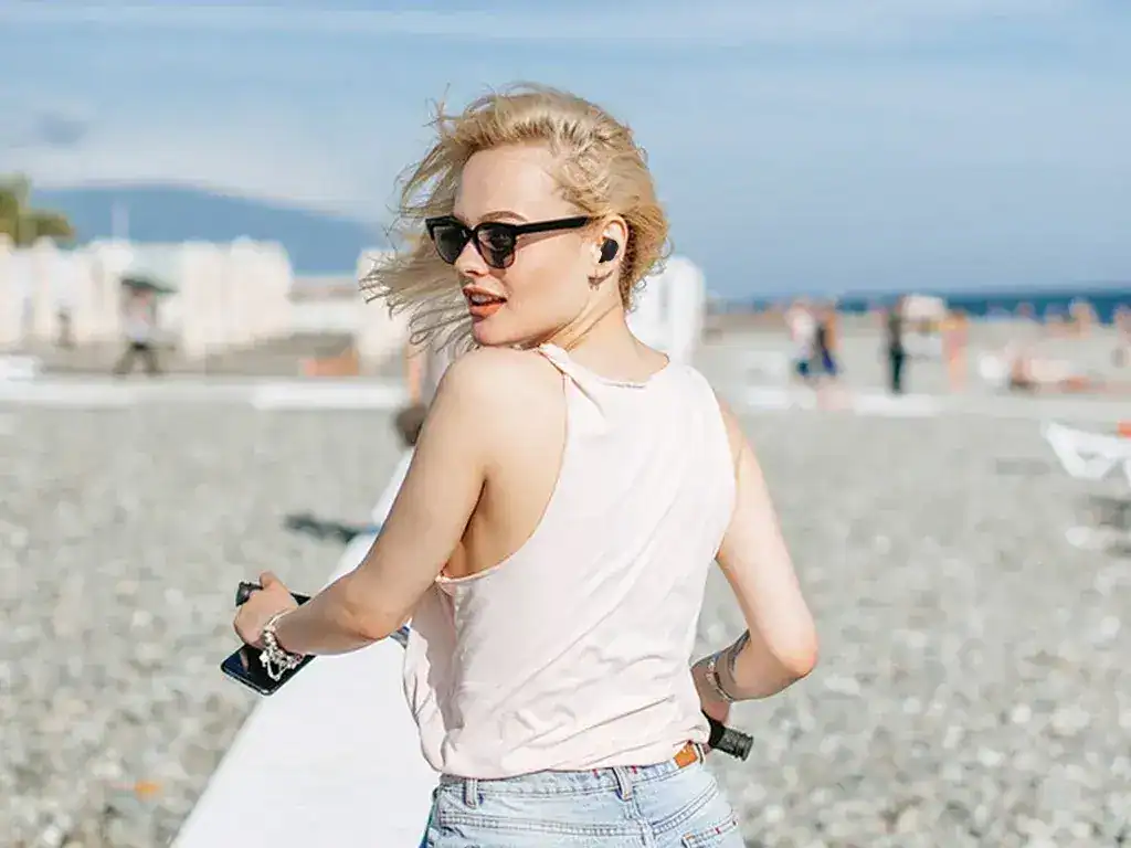 Conjunto de moda feminino, look de verão, óculos de sol, estilo casual, praia, roupas de alta qualidade, acessórios femininos, tendência de moda, HMaston, roupas confortáveis e estilosas para o verão.