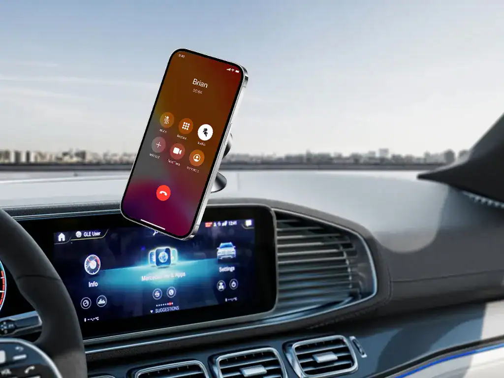 Celular em suporte no painel de carro, tecnologia automotiva, conexão Bluetooth, sistema de navegação, veículo moderno, inovação automotiva.