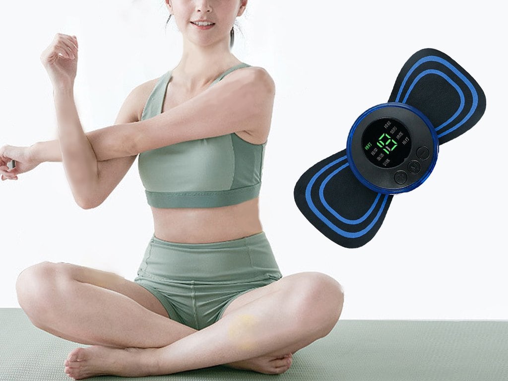 Alto- texto: Dispositivo de terapia de electroestimulación para músculos, usado para fitness e recuperação muscular.