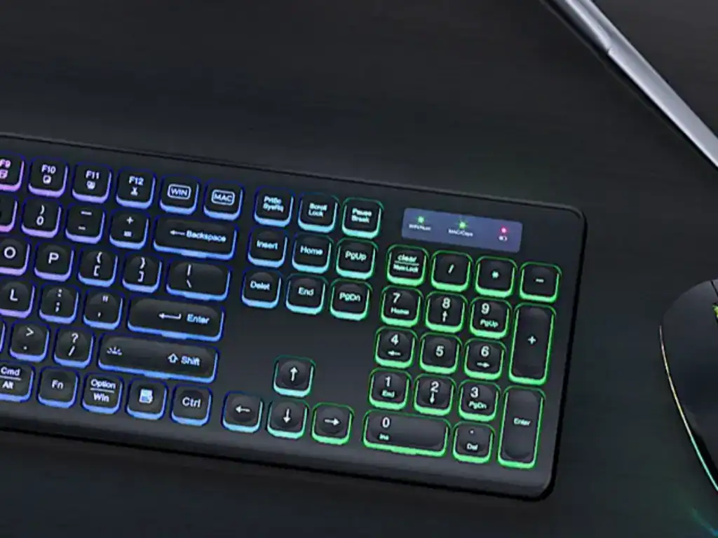 Teclado gamer com iluminação LED colorida, ideal para profissionais e entusiastas de jogos eletrônicos. Design moderno e funcionalidade eficiente para melhorar a experiência de uso.