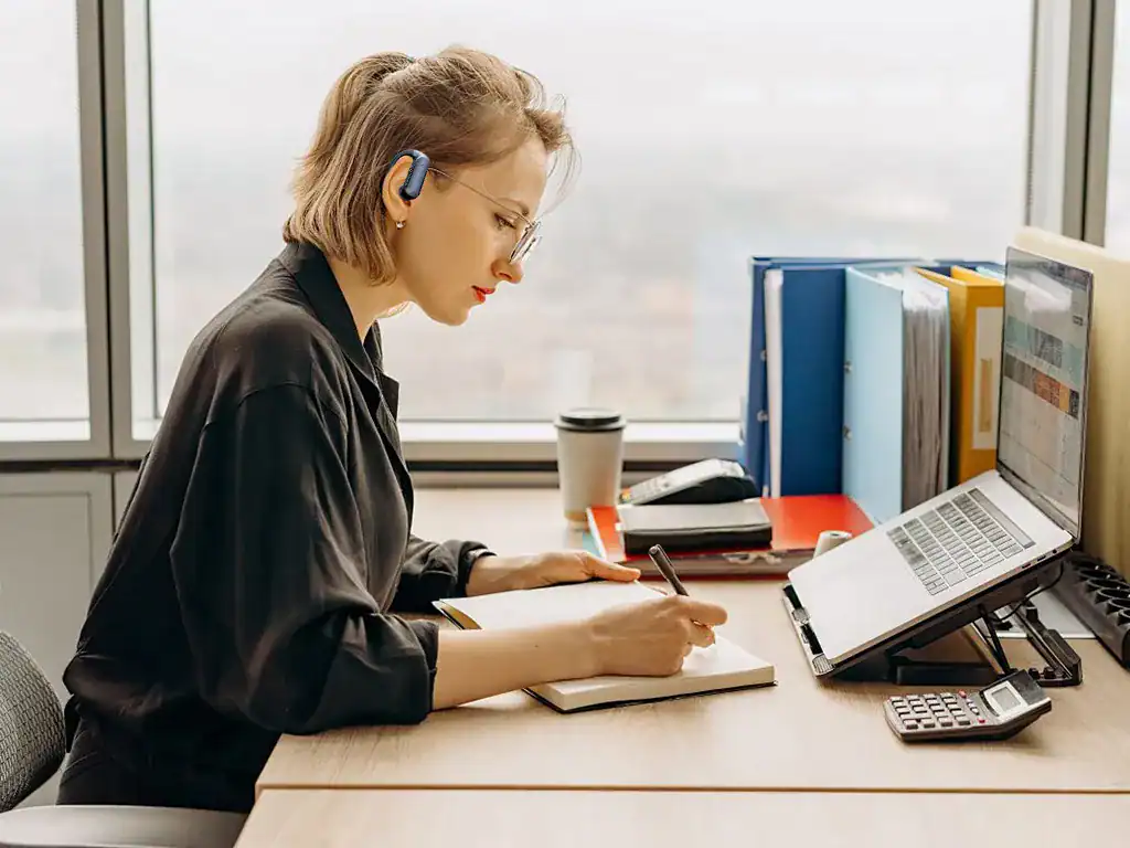 Fone de Ouvido Bluetooth com Microfone Presta para Chamadas? Guia Definitivo 2026