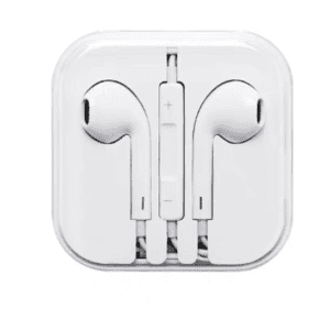 Fones de ouvido com conector de 3,5 mm, compatíveis com diversos dispositivos, oferecendo áudio de alta qualidade e conforto para uso diário.