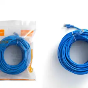Cabo de rede RJ45 HMaston CR-20, ideal para conexões de alta velocidade e estabilidade em redes de computadores, com acabamento de alta qualidade e compatibilidade universal.