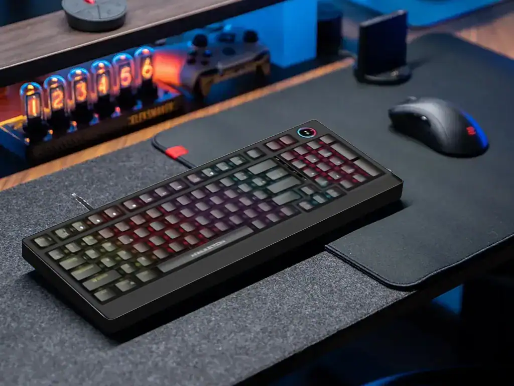 Teclado gamer mecânico com iluminação RGB, ideal para jogos e uso profissional, com design ergonômico e teclas duráveis para maior desempenho e conforto.