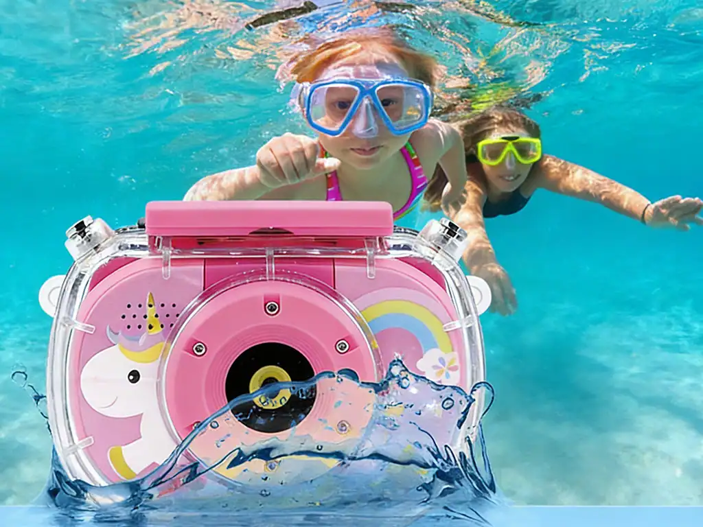 Brinquedo de piscina para crianças com design de unicórnio e arco-íris, ideal para diversão aquática segura e criativa. Perfeito para estimular a imaginação e o entretenimento na água.